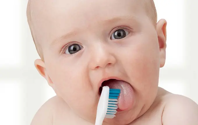روش های مراقبت از دندان کودکان زیر دو سال